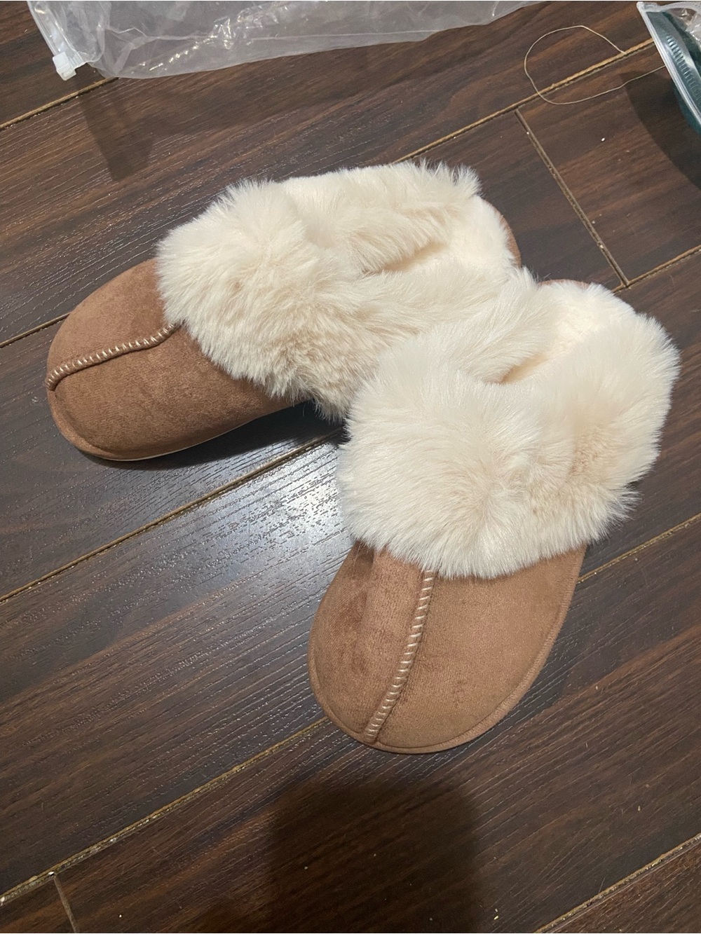 Women's Faux Fur Slippers Size 5-6 Chestnut White Trim Outdoor Sole NWT